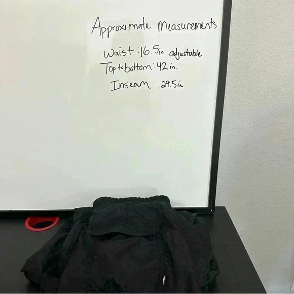 ARITZIA TNA Aviator Parachute pants size M - Picture 14 of 15